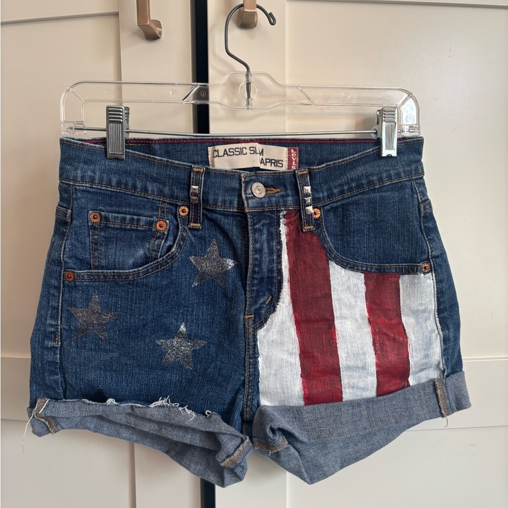 Levi's Classic Women's Denim Shorts - Distressed American Flag Size 8 USA